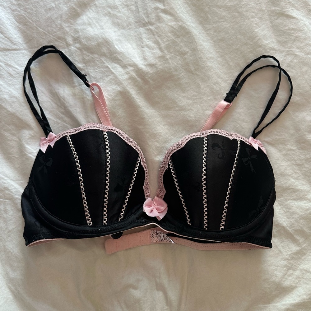 Pink and Black Victoria’s Secret shell bra